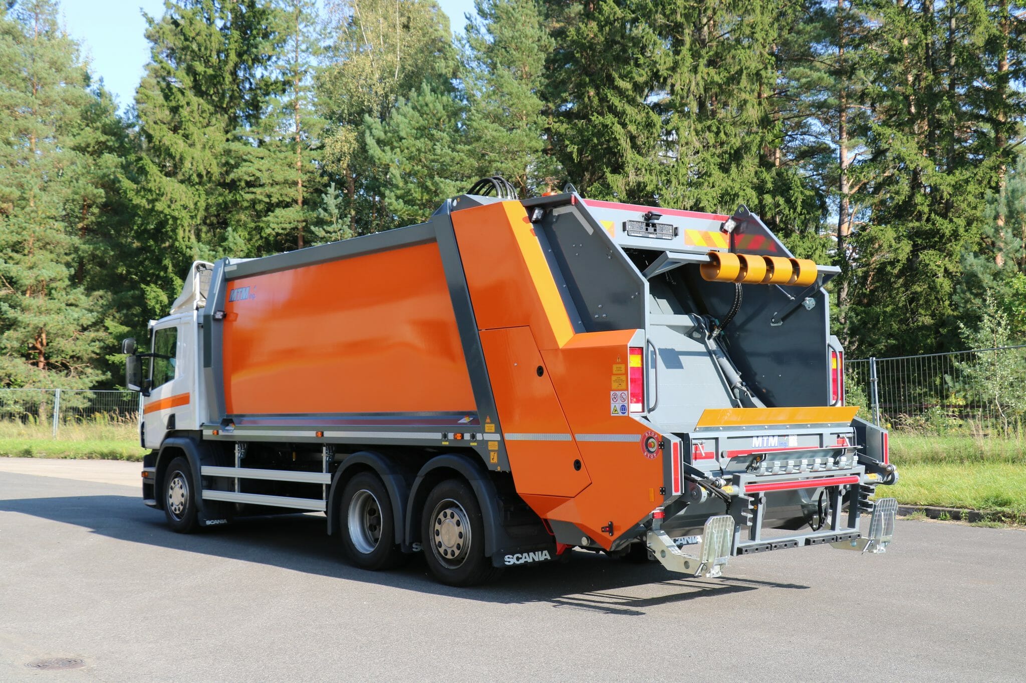 Refuse Collection Vehicles Waste Disposal Vehicle REAR LOADER RL 20 